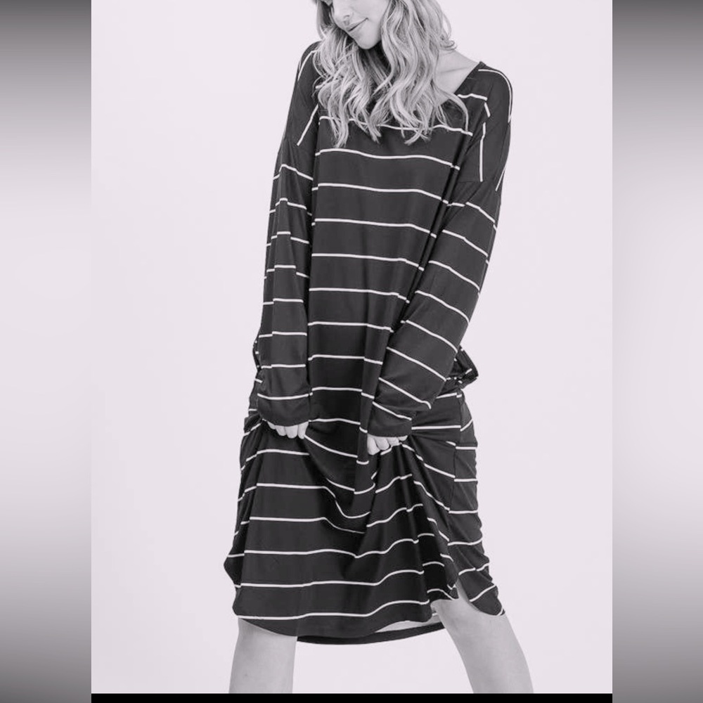 22 Long Sleeve Loose Fit Mid-Dress with Side Pocket